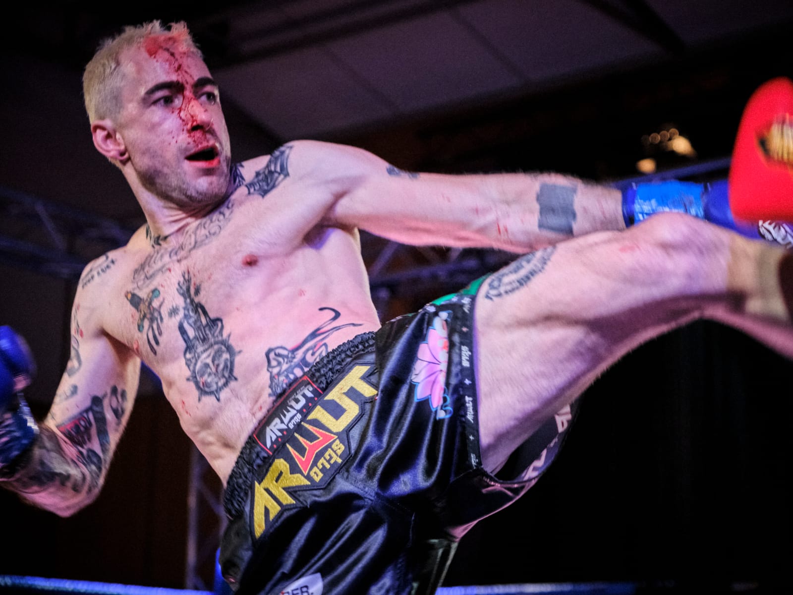 Munich MMA Athlet beim Muay-Thai-Kampf