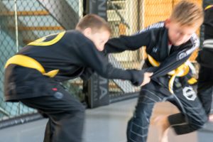 Zwei Kinder beim BJJ-Training bei Munich MMA